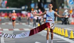 Pak Polisi Meraih Emas Jalan Cepat Putra 20 Km Olimpiade Tokyo 2020 - JPNN.com