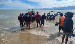 Perahu Alami Kebocoran di Laut,14 Nakes Ini Ditemukan Terdampar di Pulau Mandais - JPNN.com