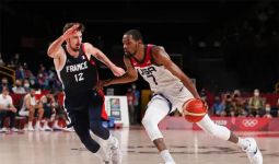 Kevin Durant Cetak 29 Poin, AS Susah Payah Raih Emas Bola Basket Putra Tokyo 2020 - JPNN.com
