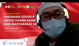 Dokter Walta: Pasien Kanker Aman Divaksinasi Covid-19, Jangan Takut - JPNN.com
