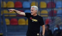 Diwarnai Empat Kartu Merah, Jose Mourinho Rasakan Kekalahan Perdana dengan AS Roma - JPNN.com