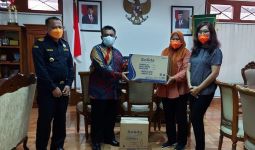 Bea Cukai Yogyakarta Memfasilitasi Pemberian Bantuan APD untuk Satgas Covid-19 Bantul - JPNN.com