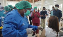 Tenaga Kesehatan di Papua Barat Mendapat Vaksin Moderna - JPNN.com