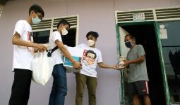 Sukarelawan Muhaimin Iskandar Bagikan Paket Nasi Buat Warga Isoman di Jakarta - JPNN.com