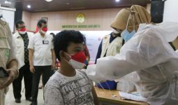 Bu Risma Mengungkapkan Pentingnya Peran Masyarakat Menyukseskan Vaksinasi Nasional - JPNN.com