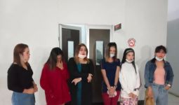 6 Wanita Diamankan dari Ruangan Gelap dan Tertutup di Pasaman Barat, Oh Ternyata - JPNN.com