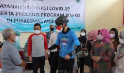 Dirjampelkes BPJS Kesehatan dan Gubernur Ganjar Pranowo Meninjau Langsung Vaksinasi Covid-19 - JPNN.com