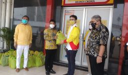 Rayakan Kemerdekaan RI, Balitbang Golkar Bagi-Bagi Bantuan untuk Warga Tangerang dan Bekasi - JPNN.com