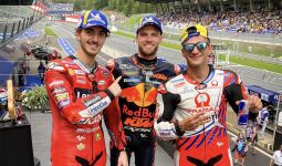 Hasil MotoGP Austria: Binder Supergila, Bendera Rossi Paling Besar - JPNN.com