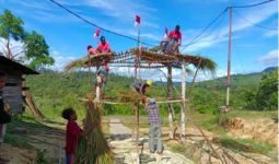 Semarakkan HUT ke-76 RI, Warga Papua Kompak Hiasi Kampungnya Masing-masing - JPNN.com