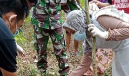 Detik-Detik Istri Sah Tikam Pelakor Diduga Selingkuhan Suami, Banjir Darah - JPNN.com