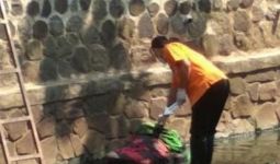 Mayat Perempuan Terbungkus Selimut di Bandung Korban Pembunuhan, Dada Ada Bekas Tusukan, Tangan Melepuh - JPNN.com