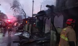 Kebakaran Hebat di Matraman, Gulkarmat Jaktim Kerahkan 70 Personel dan 14 Branwir - JPNN.com