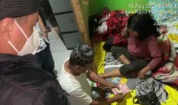 Polisi Gerebek Rumah Dukun, SD Sedang Tidur Bareng Wanita, Ada Uang Rp 1 Miliar - JPNN.com