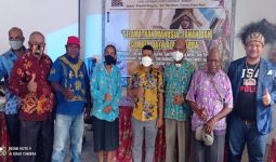 Filep Wamafma Desak Pemerintah Selesaikan Persoalan TKBM di Manokwari - JPNN.com