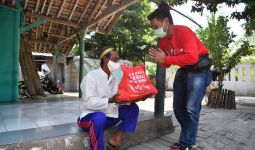 Bareng Mahasiswa, Komunitas Ini Sebar Ribuan Sembako di Pulau Seribu - JPNN.com
