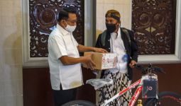 Pejalan Kaki Wonosobo-Istana Merdeka itu Dapat Sepeda dari Presiden - JPNN.com