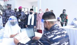 TNI AL Laksanakan Serbuan Vaksinasi ke Pondok Pesantren An Nawawi Tanara - JPNN.com