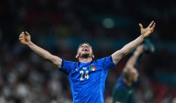 Bek Timnas Italia Selangkah Lagi Gabung AC Milan - JPNN.com