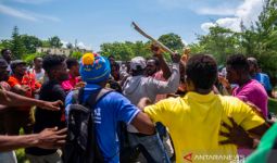 Ribuan Korban Gempa Kelaparan, Langsung Menyerang Truk-truk Bantuan - JPNN.com