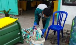 Duh, Sampah Rumah Tangga Masker di Surabaya Mencapai 863 Kilogram per Bulan - JPNN.com