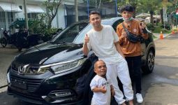 Tepati Janji, Raffi Ahmad Belikan Mobil Baru untuk Ucok Baba, Ini Buktinya - JPNN.com