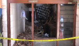 Rumah Hari Musa Ambruk, Sekeluarga Tertimpa Reruntuhan, 1 Orang Meninggal - JPNN.com