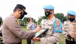 Coret Foto Briptu MAT di Hadapan Anggota Lain, Kapolres OKI Dili: Menyedihkan - JPNN.com