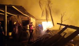 35 Rumah di Bekasi Ludes Terbakar, Damkar DKI Jakarta - JPNN.com