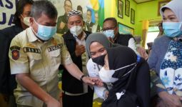 Kepada Jokowi, Bupati Rudy Blak-blakan Sampaikan Dosis Vaksin COVID-19 Kurang, Ridwan Kamil Bilang Begini - JPNN.com