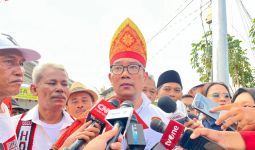 Blusukan ke Tanah Merah, Ridwan Kamil Janji Tak Akan Gusur Warga - JPNN.com