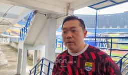 Rachmat Irianto Mengalami Cedera Serius, Dokter Persib: Kondisi Lapangan Tak Rata - JPNN.com