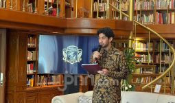 Reza Rahadian Mengajak Publik untuk Mengunjungi Wisma Habibie & Ainun - JPNN.com