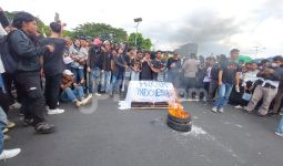 Demonstran Kritik Kejaksaan saat Demo di DPR, Ini Tuntutannya - JPNN.com