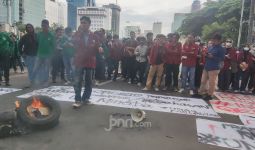 Demo Indonesia Gelap: Mahasiswa UBK Serukan 'Kabinet Gemuk Rakyat Kurus' - JPNN.com