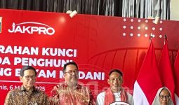 Pramono Serahkan Kunci Kepada Warga untuk Bisa Huni Rusun Kampung Susun Bayam - JPNN.com