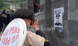Kecam Kekerasan Aparat, Jurnalis Gelar Aksi Kamisan di Depan Polda Jateng - JPNN.com