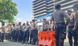 May Day 2025: Ribuan Polisi Tanpa Senjata Mengawal Aksi Buruh di Semarang - JPNN.com