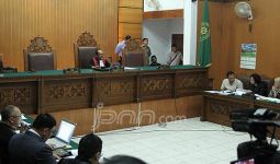 Hakim Tidak Datang, Sidang Korban Banjir Gugat Anies Ditunda - JPNN.com