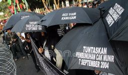 Ikut Aksi Kamisan, Glenn Cs Tuntut Penuntasan Kasus HAM - JPNN.com