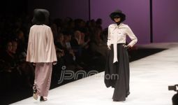 8 Desainer Pamerkan Koleksi di Indonesia Fashion Week - JPNN.com