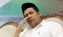 Fahri Hamzah: Jangan Sampai Tukang Bagi Sembako Jadi Presiden - JPNN.com