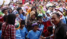 Keceriaan Anak-anak Dolly Ngabuburit Bareng Risma - JPNN.com
