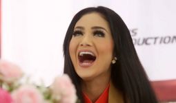 OMG, Krisdayanti Kembali Umbar Foto Ciuman Hot di Medsos - JPNN.com