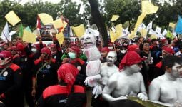 Temui Massa Buruh, Anak Buah Jokowi Janji Tindaklanjuti Tuntutan Demonstran - JPNN.com