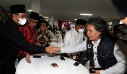 Semarakkan Ramadan, Bu Mega Undang Cak Nun Isi Kajian di PDIP - JPNN.com