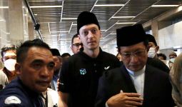 Berkunjung ke Indonesia, Mesut Ozil Dapat Sanjungan dari Anies Baswedan - JPNN.com