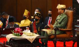 Jokowi Kenakan Baju Adat Paksian Berkelir Hijau di Sidang Tahunan MPR, Filosofinya - JPNN.com