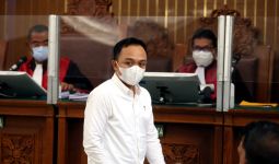 Hakim Wahyu Jengkel Banget, Sampai Meminta Ricky Rizal Ingat Anak Istri - JPNN.com