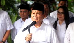 Prabowo: Pantas atau Tidak Iwan Bule jadi Gubernur? - JPNN.com